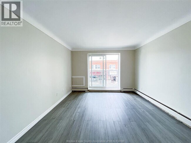 Photo du bâtiment - 2136 Wyandotte St W