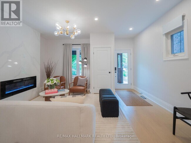 Building Photo - 18 Millbrook Crescent