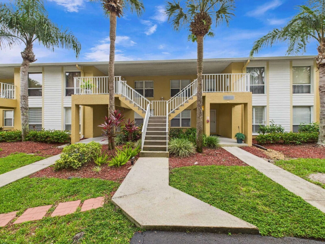 Foto principal - Furnished 2BR/2BA Lakefront Condo – 12-Mon...