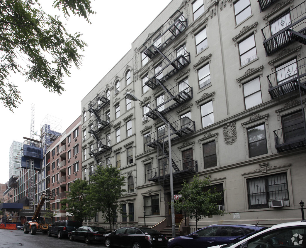 Street View - 231-233 E 13th St