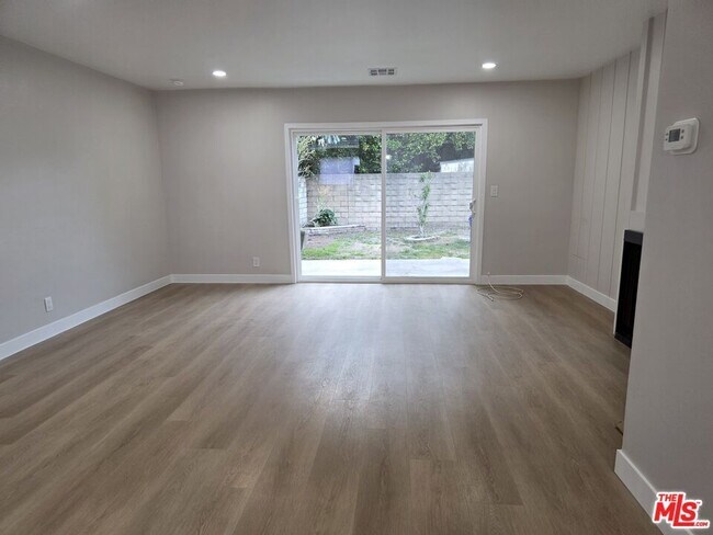 Foto del edificio - 14747 Woodruff Ave