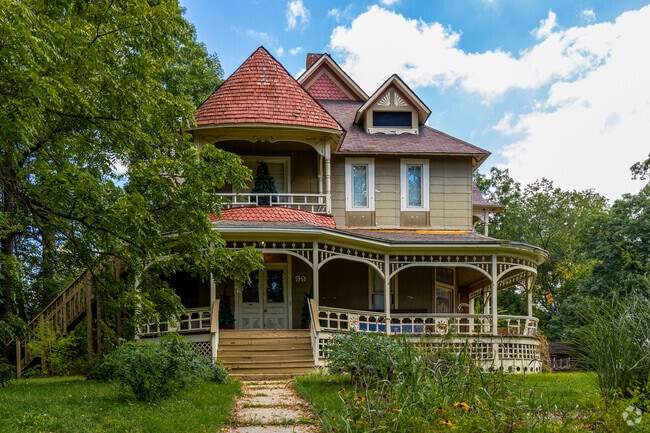 Old Victorian style homes are a common sight in South Side Pontiac.