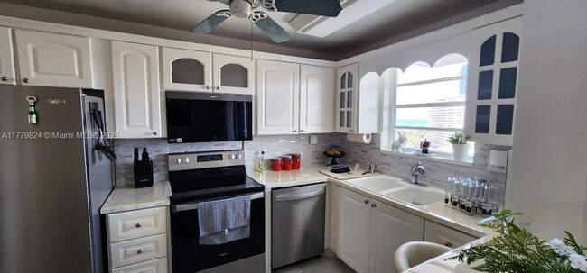 Building Photo - 137 Golden Isles Dr