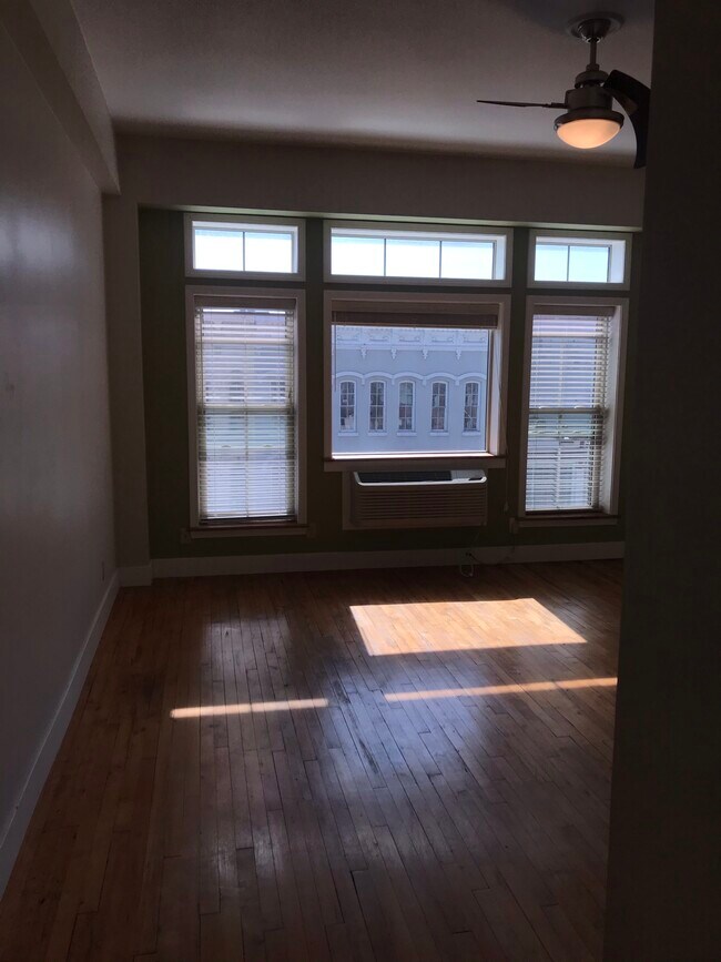 Foto del edificio - 131 E 3rd St