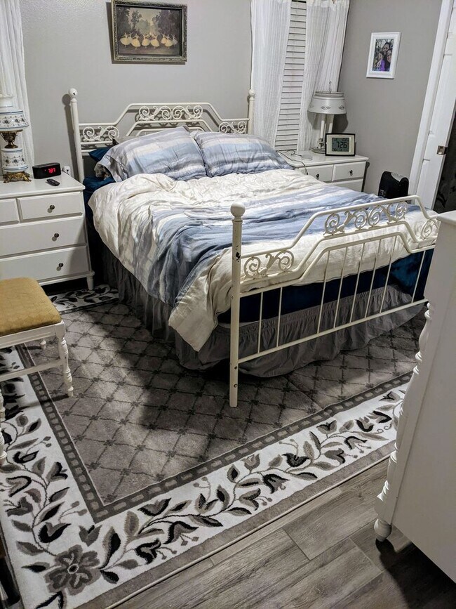 Foto del edificio - 4854 Lark Dr