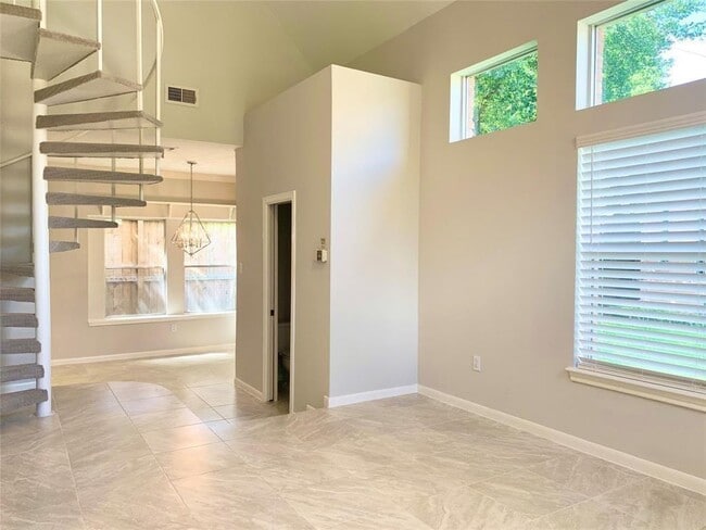 Building Photo - 5515 Strack Rd