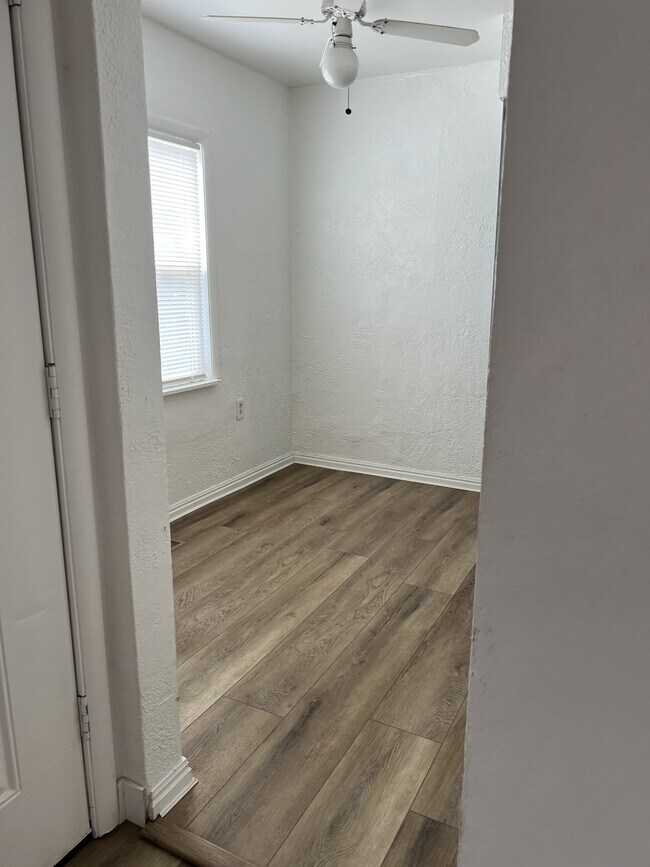 Foto del edificio - 83 E Pinehurst St