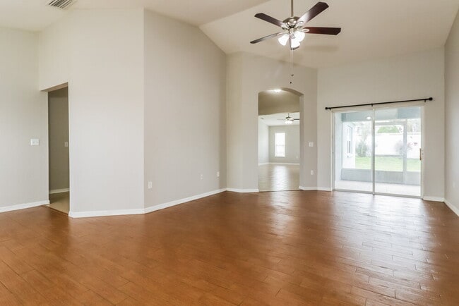 Building Photo - 8834 Pebblebrooke Dr