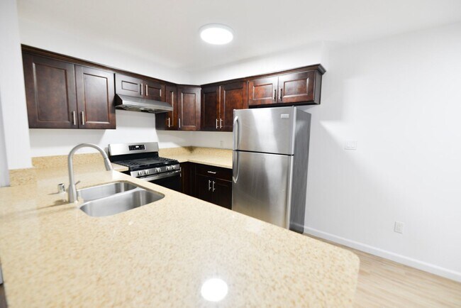 Foto del edificio - 247 Avenida Del Poniente