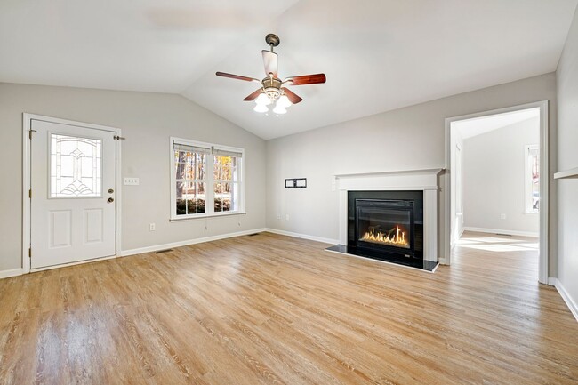 Building Photo - Charming 3 bedroom, 2 bath Home Available ...