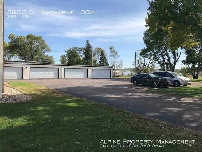 Building Photo - 3900 S Hawthorne Ave