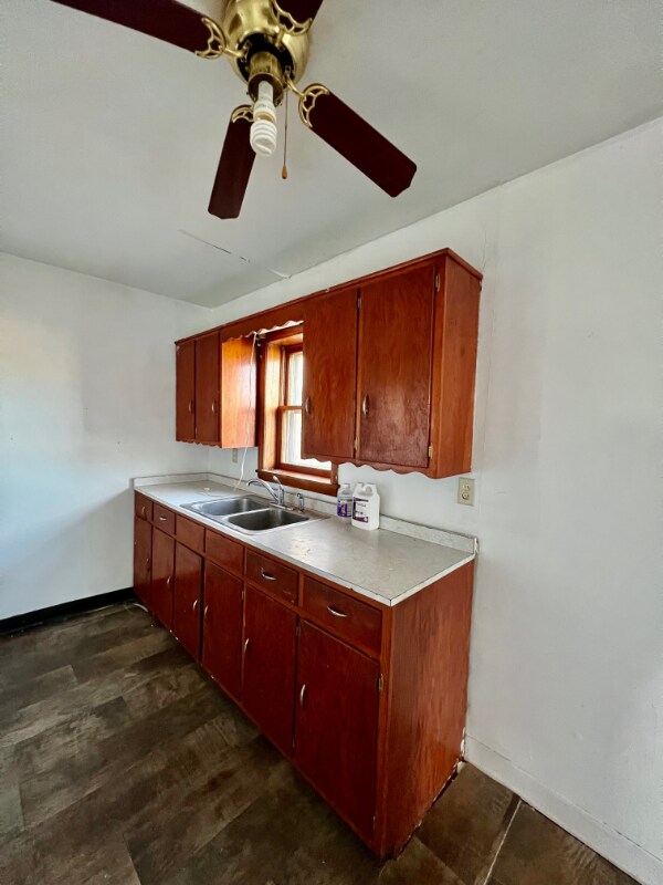 Foto del edificio - 1599 W Maple Grove Rd
