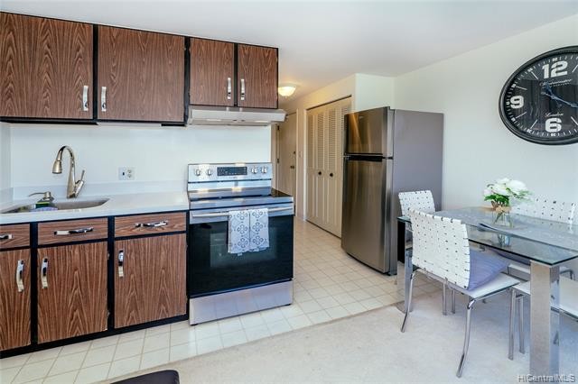 Building Photo - 2211 Ala Wai Blvd