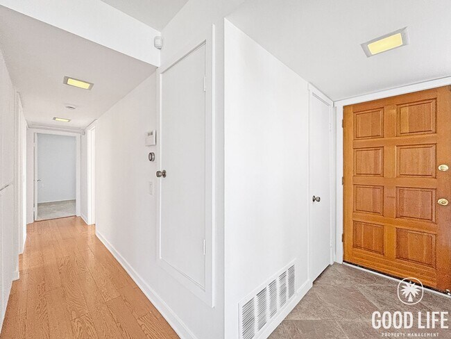 Foto del edificio - Beautiful 3BD/2BA House in Encanto W/ A/C, W/D, 2-Car Garage, Large Front & Backyard!