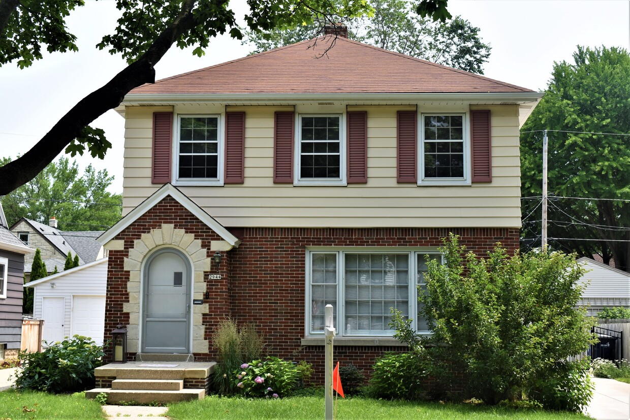 Primary Photo - 2944A N 70th St