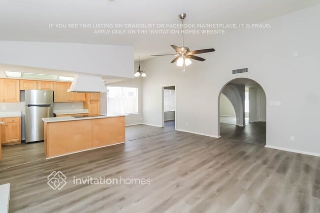 Building Photo - 6142 W Sunnyside Dr