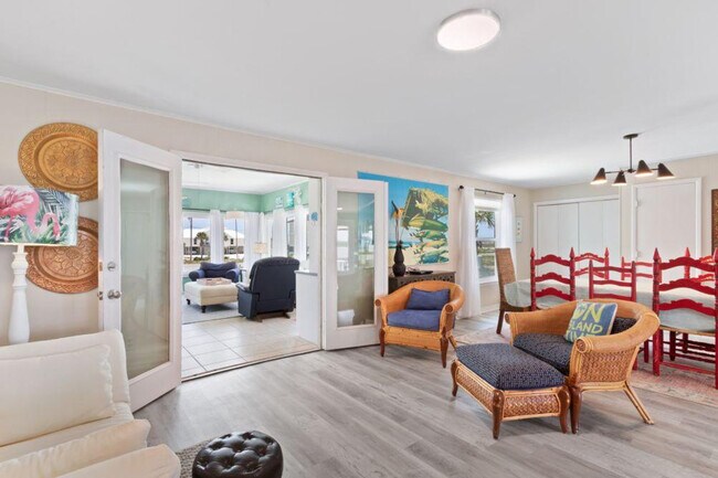 Foto del edificio - 2928 W Beach Blvd