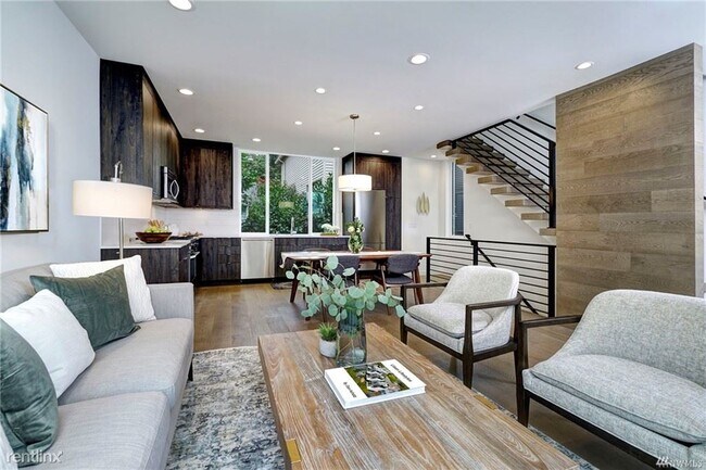 Building Photo - 3 br, 2 bath Townhome - 4226 Midvale Ave N...