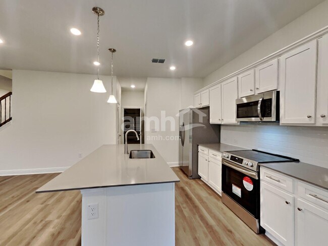 Building Photo - 27143 St Andrews Ave