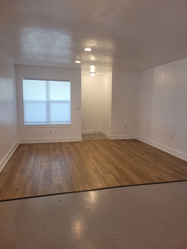 Building Photo - Spacious 1bd, semi-detached apartment for ...