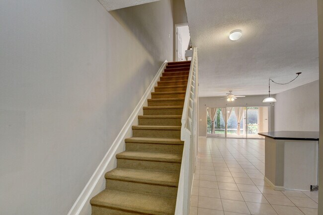 Foto del edificio - 6987 Oak Bridge Ln