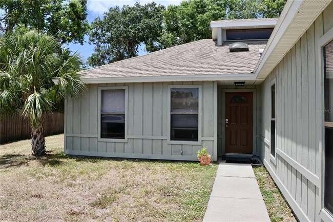 Building Photo - 8232 Country Oaks Ct