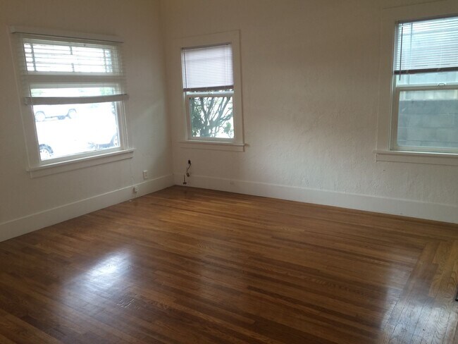 Foto del edificio - 377 E Reed St