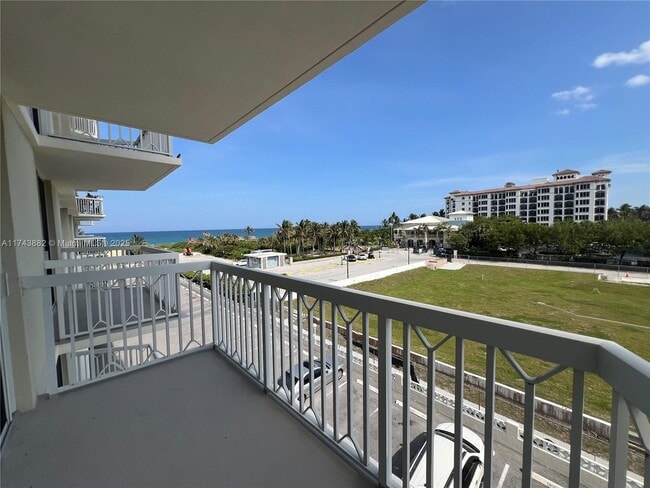 Building Photo - 125 S Ocean Ave
