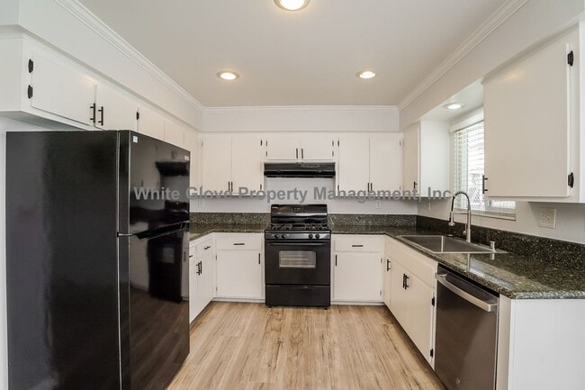 Building Photo - Stylishly Remodeled 2 Bed Townhome in Prime Temple City Location