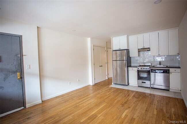 Foto del edificio - 765 Shore Rd