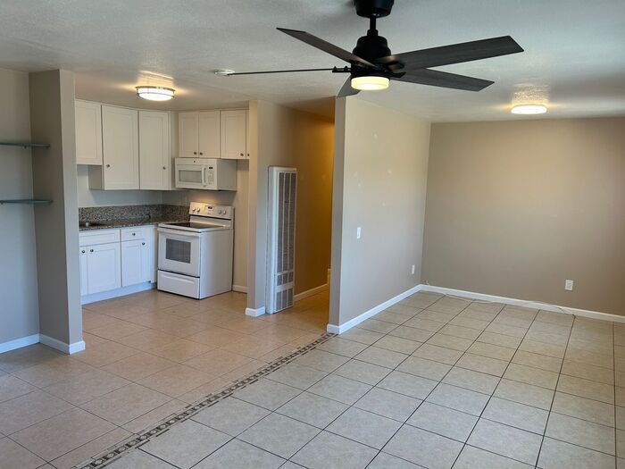 Primary Photo - REALLY NICE UPSTRS 1BD 1BA FOR LEASE!