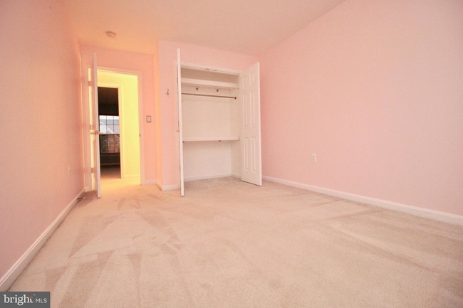 Building Photo - 816 Bonnie Ridge Dr NE