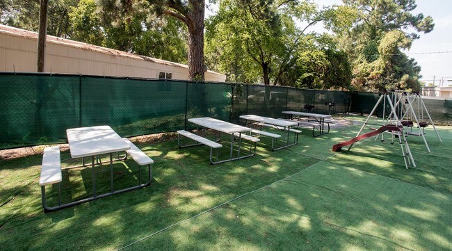 Building Photo - 16 Elcar Cir