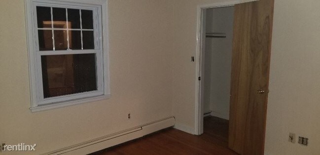 Foto del edificio - 2 br, 1 bath Apartment - 422 bartine st