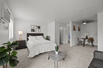 Building Photo - LAKE FAIRWAY