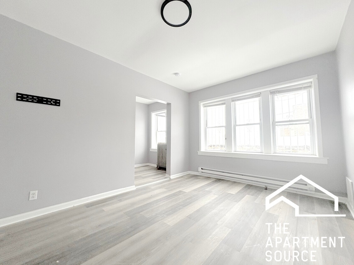 Foto principal - 6228 S Western Ave