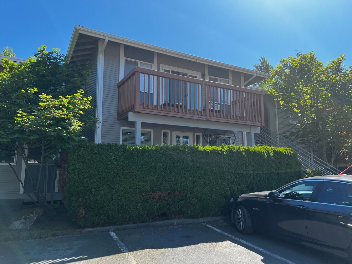 1st floor unit - 17403 NE 45th St