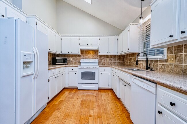 Building Photo - 403 Oak Valley Dr