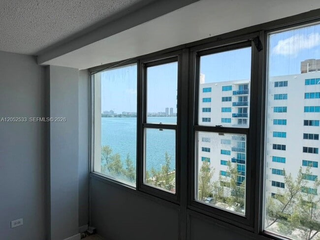 Foto del edificio - 7545 E Treasure Dr