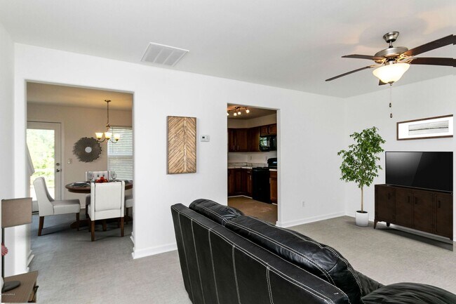 Foto del edificio - LAKE FOREST VILLAGE