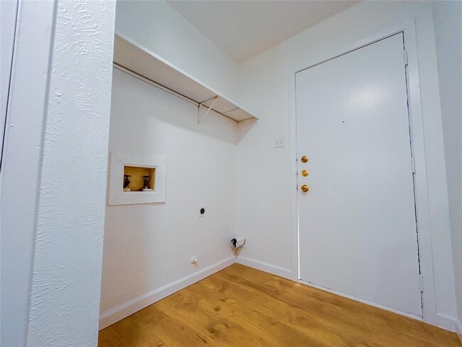 Foto del edificio - 1815 Gracy Farms Ln