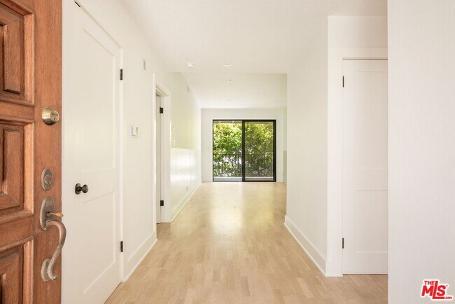 Foto del edificio - 502 San Vicente Blvd