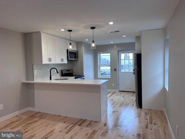 Foto del edificio - 2821 W Girard Ave