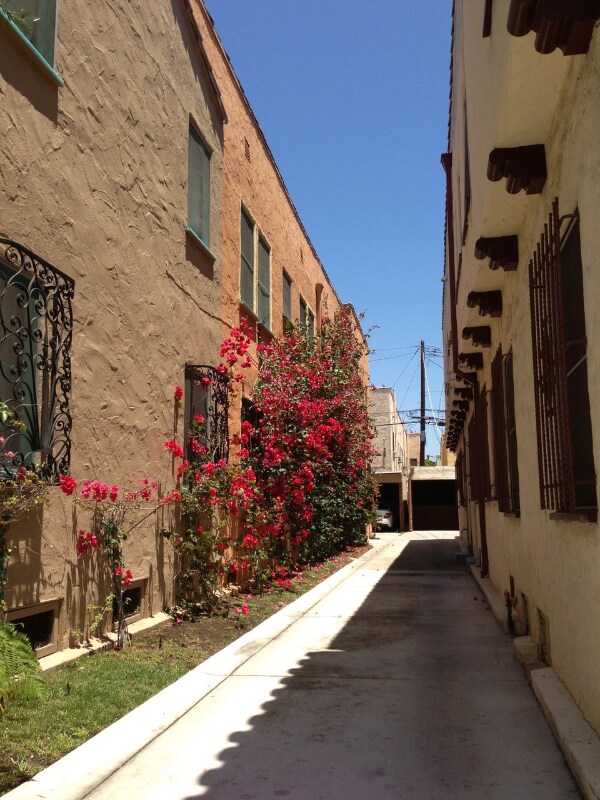 Foto del edificio - 464 N Stanley Ave