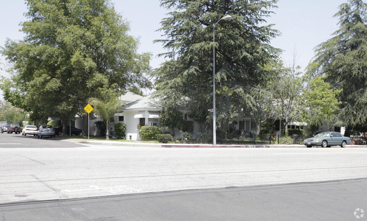 Foto principal - 11621 1/2 Moorpark St