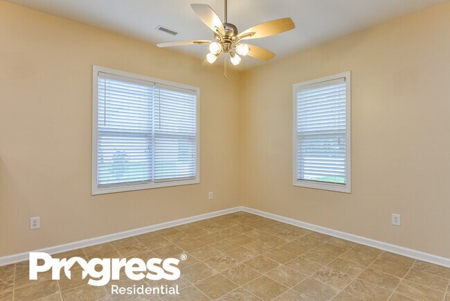 Building Photo - 82 Willowbrook Cir