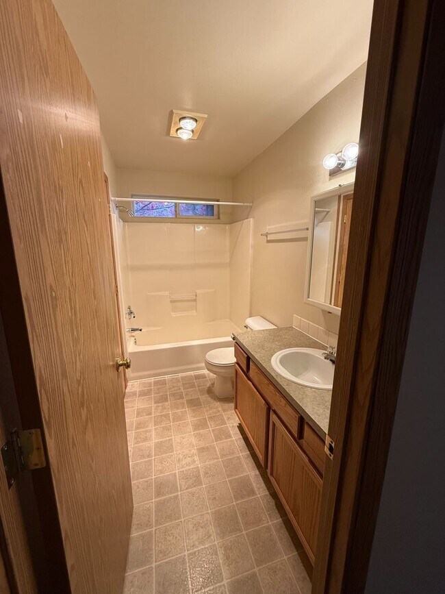 Foto del edificio - Quaint 2B/2Ba Townhome in Desirable Camas! Holiday Move-In Special!