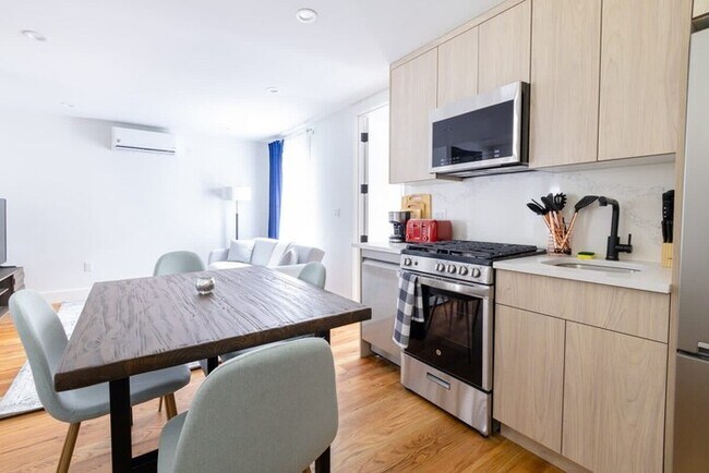 Foto del edificio - 323-2 Spacious 2BR Williamsburg