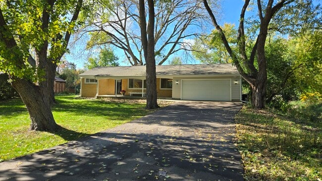 Building Photo - 675 Verdant Dr