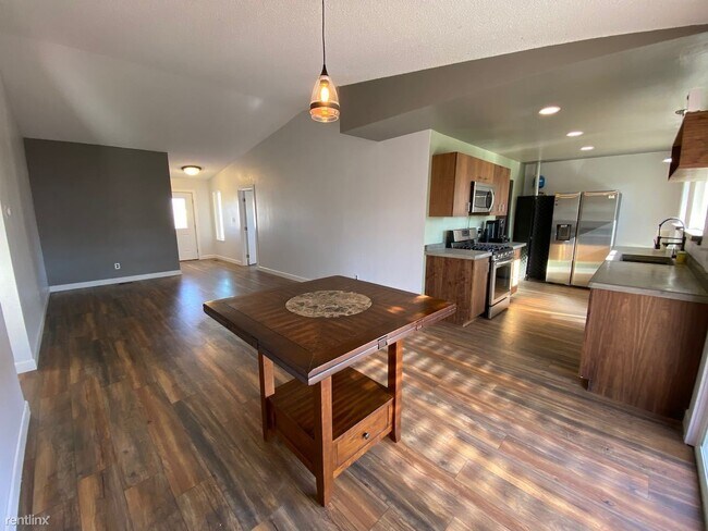 Building Photo - 3 br, 2 bath House - 415 West Ouray Avenue